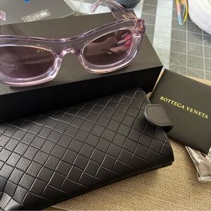 Bottega Veneta Acetate
Sunglasses In Lavender